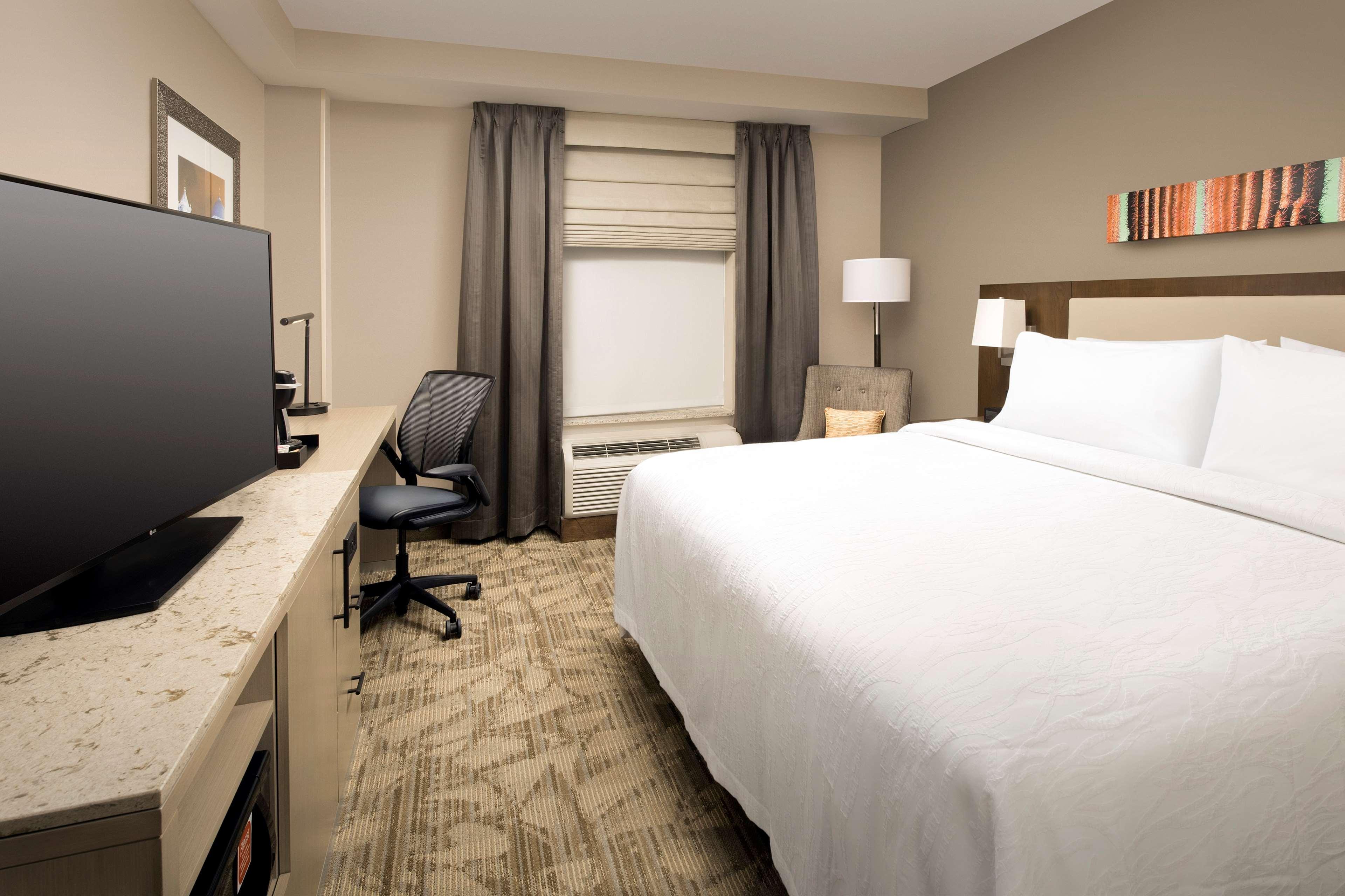 Hilton Garden Inn San Antonio Downtown Riverwalk Room photo