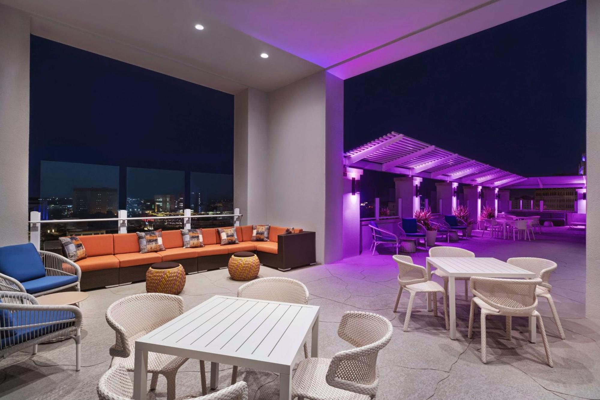 Hilton Garden Inn San Antonio Downtown Riverwalk Exterior photo
