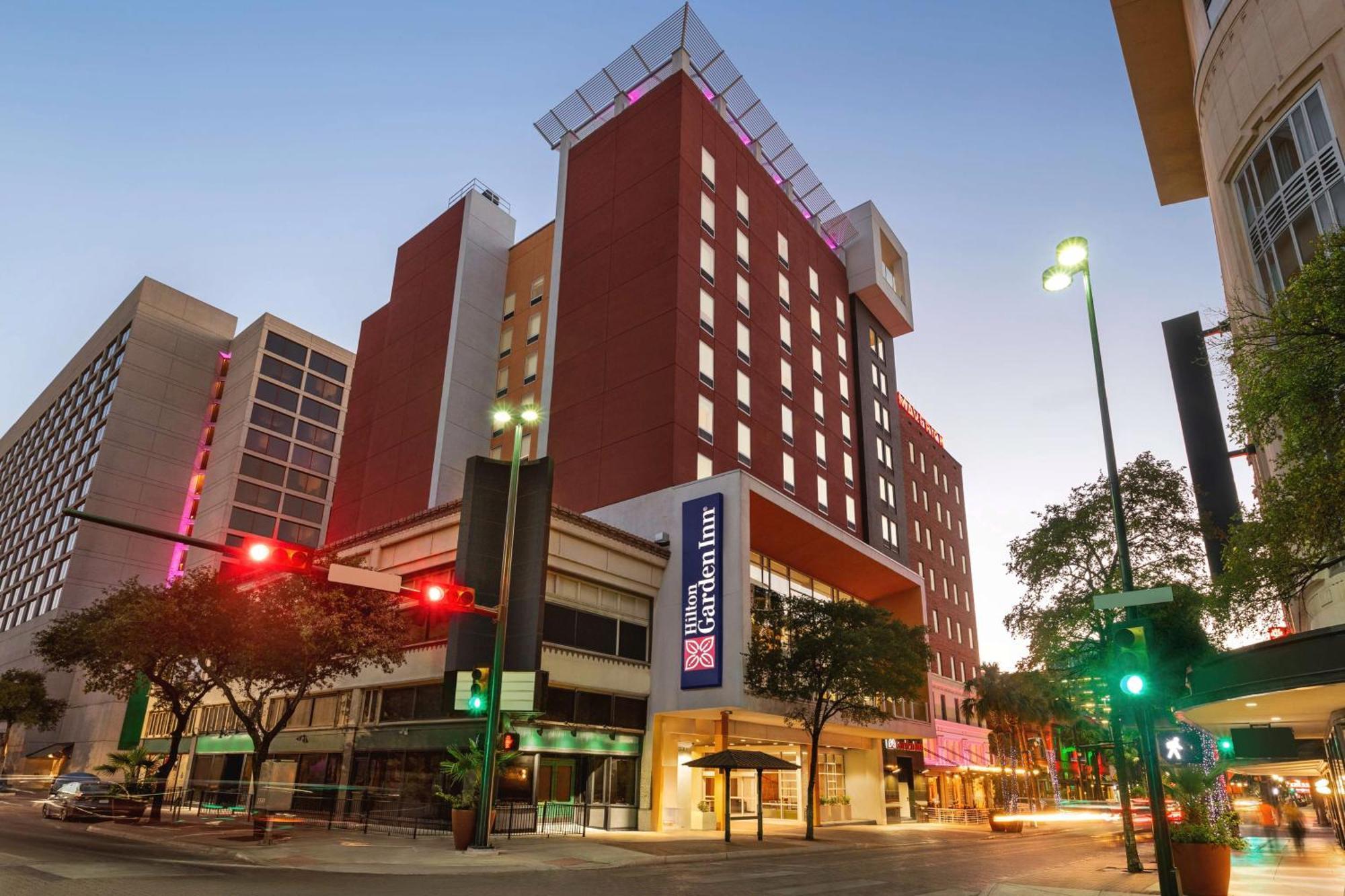 Hilton Garden Inn San Antonio Downtown Riverwalk Exterior photo